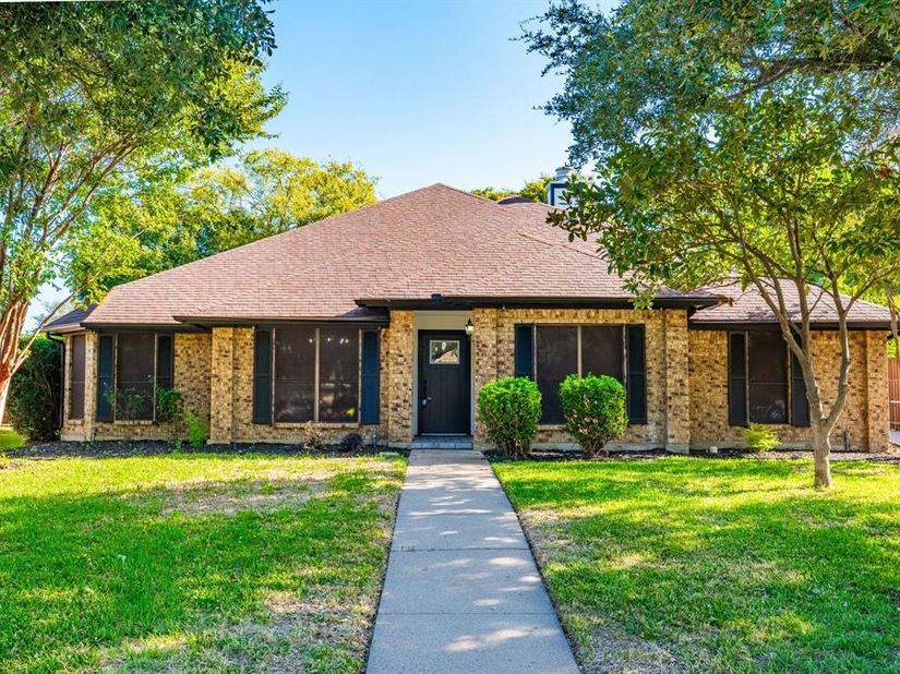 1014  Kingston Drive , Mansfield Texas 76063