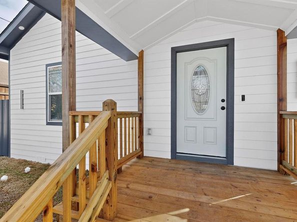 1502  Montague Avenue , Dallas Texas 75216