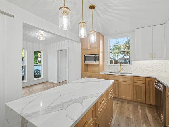 7518  Caillet Street , Dallas Texas 75209