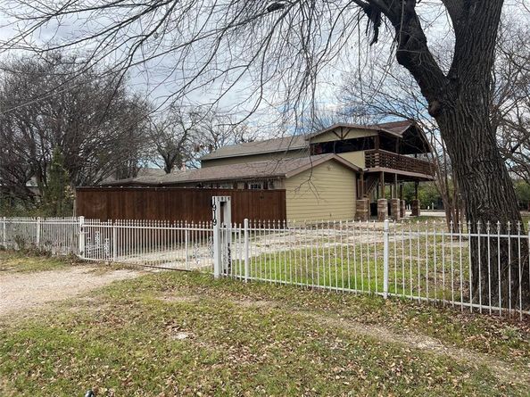 1919  Muncie  , Dallas Texas 75212