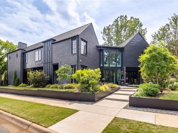 7122  Lakewood Boulevard 