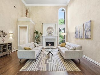 617  Hawthorn Circle 