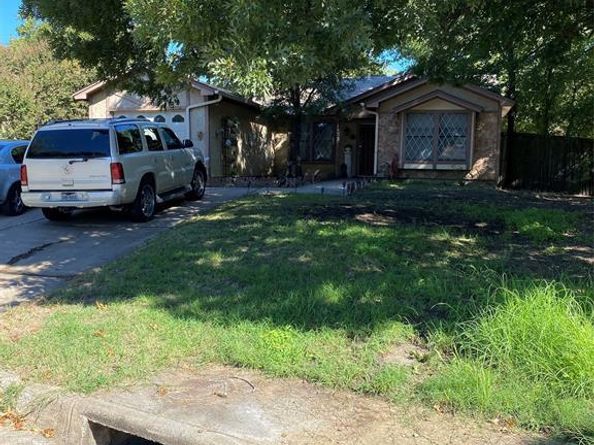1433  Spring Willow Drive , Arlington Texas 76018