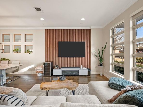 8254  Laflin Lane , Dallas Texas 75231