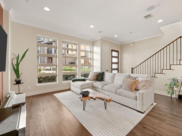 8254  Laflin Lane , Dallas Texas 75231