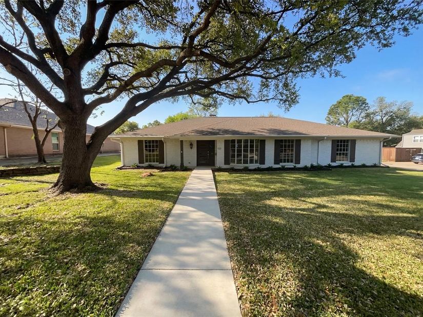 2800 N Surrey Drive , Carrollton Texas 75006