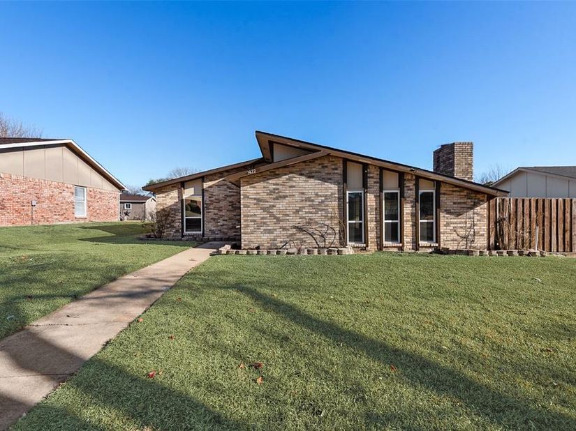 3422  Knoll Point Drive , Garland Texas 75043