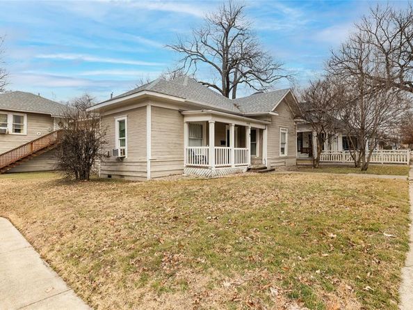 1626  College Avenue , Fort Worth Texas 76104