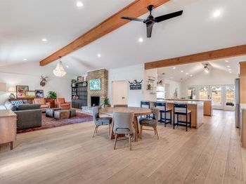 611 W Sycamore Street 