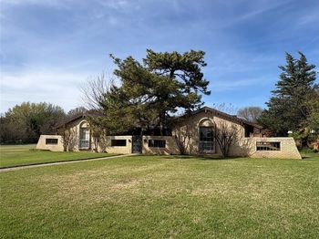 3909  Alta Vista Lane 