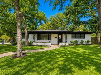 1500 W Lavender Lane 