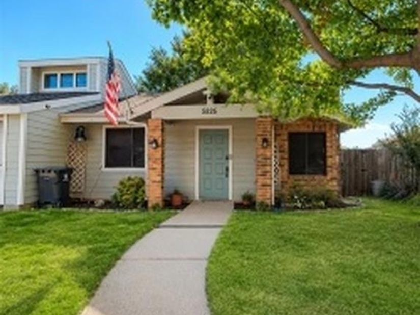 5826  Timbercrest Drive , Arlington Texas 76017