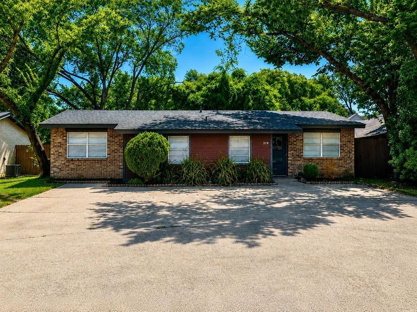 317  Elliott Street , Arlington Texas 76013