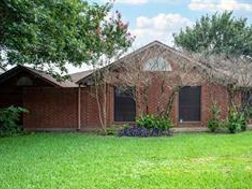 2103  Prairie Creek Trail , Garland Texas 75040