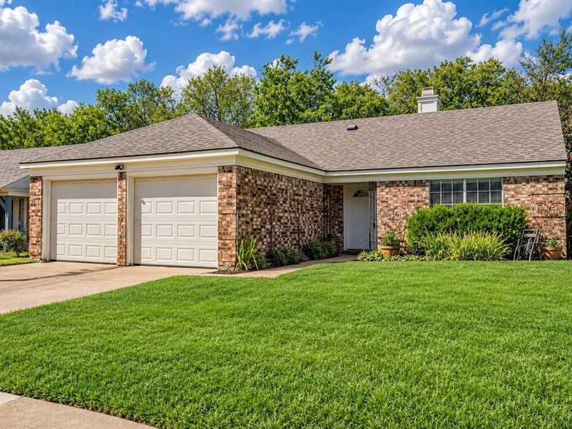5522  Yaupon Drive , Arlington Texas 76018