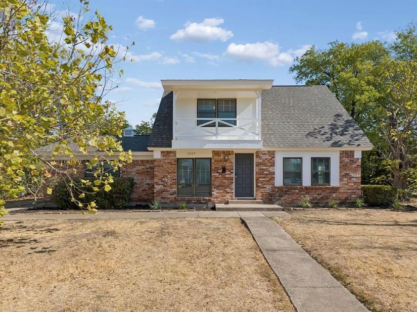 2047  Abshire Lane , Dallas Texas 75228