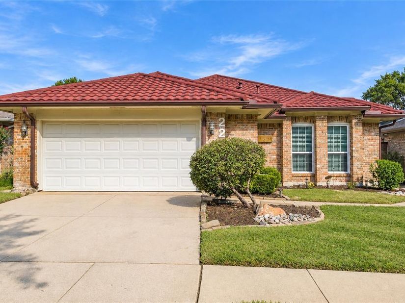 2211  Mediterranean Avenue , Arlington Texas 76011