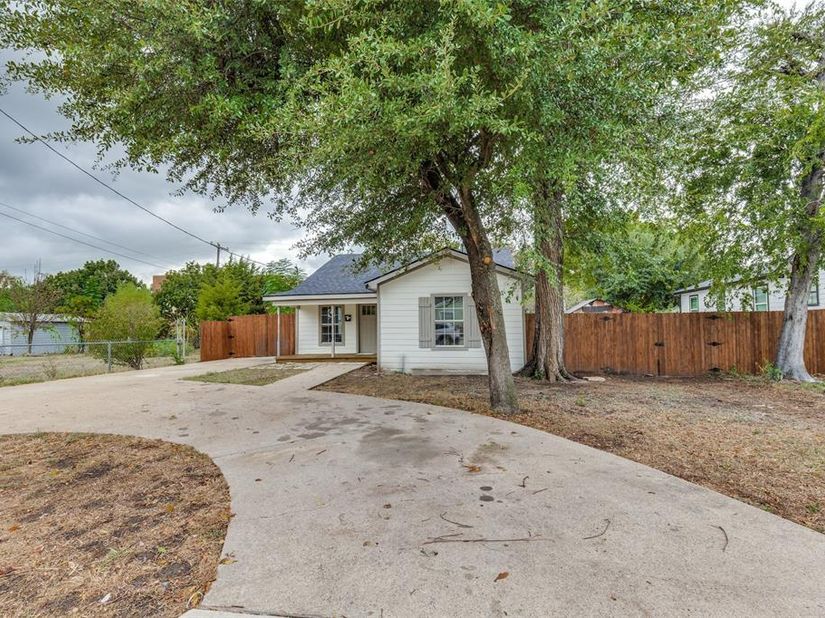 1239  Lonsdale Avenue , Dallas Texas 75217