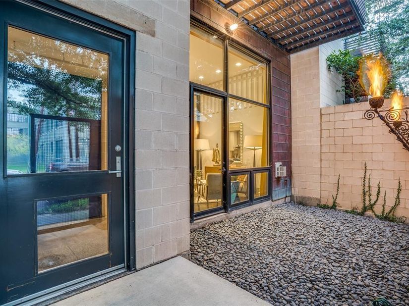 3819  Commerce Street , Dallas Texas 75226