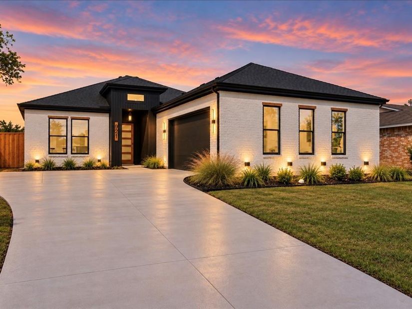 921  Woodcrest Drive , Lancaster Texas 75134