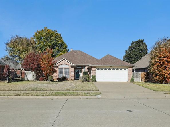 530  Queens Way , Grand Prairie Texas 75052