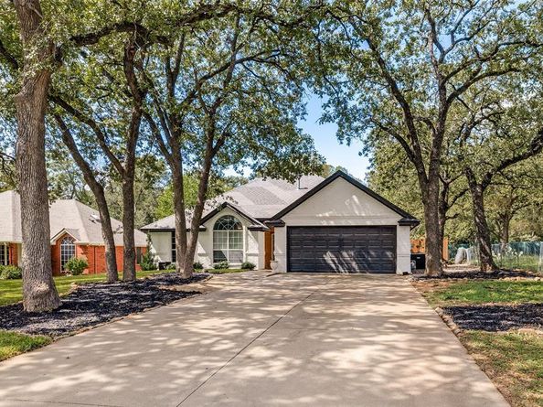 1217  Banks Street , River Oaks Texas 76114