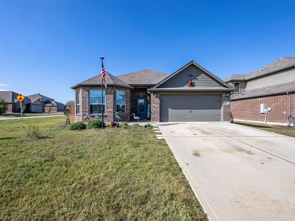 1832  Tyne Way , Crowley Texas 76036