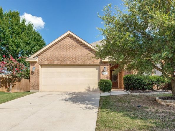 700  Lark Drive , Aubrey Texas 76227