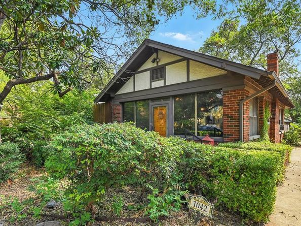 1042 N Clinton Avenue , Dallas Texas 75208
