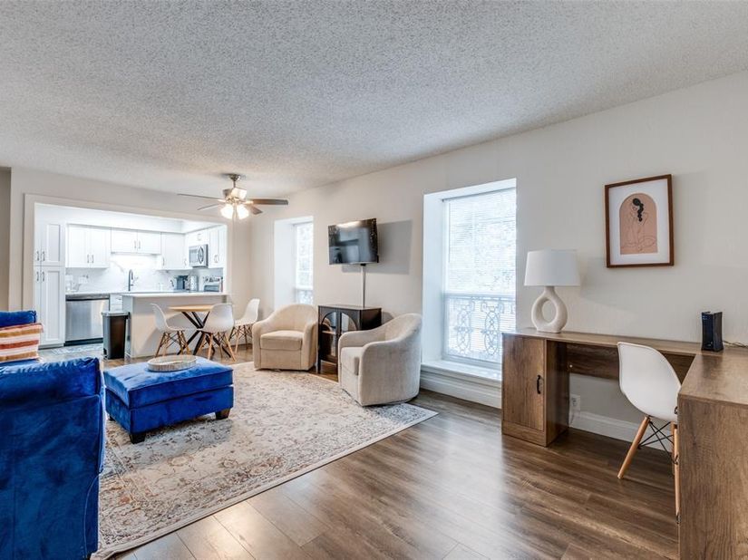 5214  Fleetwood Oaks Avenue  206, Dallas Texas 75235