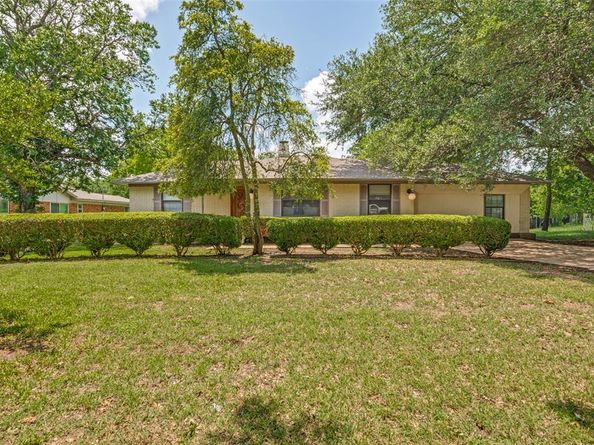 237  Southwood Drive , Lancaster Texas 75146