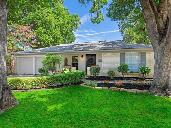1705  Manchester Drive , Arlington Texas 76012