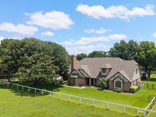 8111  Russell Curry Road , Arlington Texas 76001