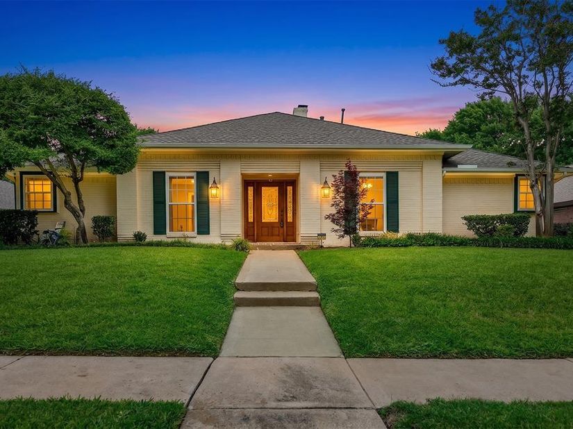 3205  Cross Timbers Lane , Garland Texas 75044