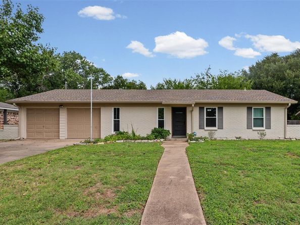 1005  Keller Avenue , Benbrook Texas 76126