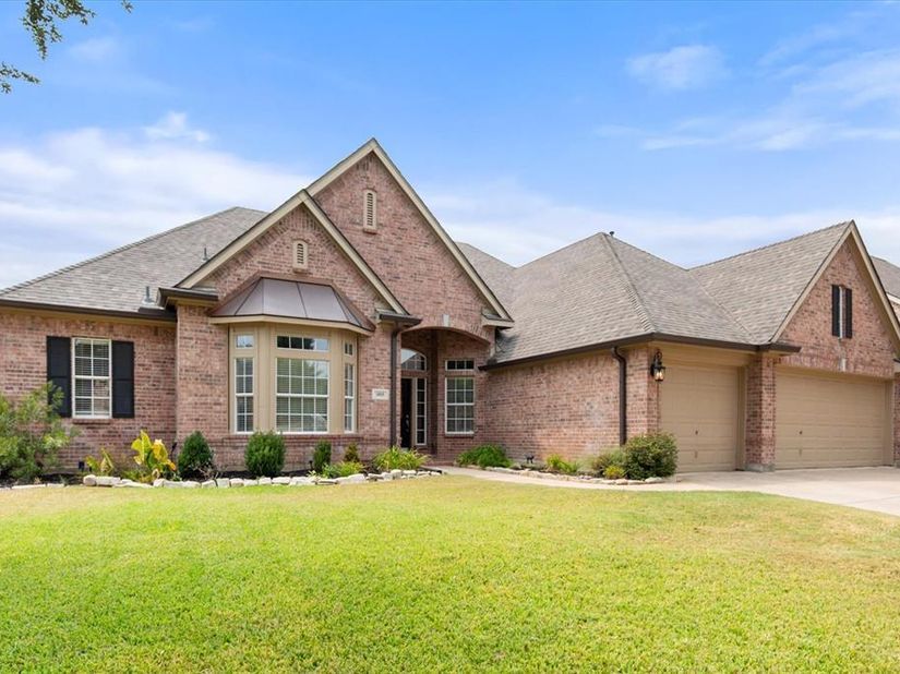 1815  Lakes Edge Boulevard , Mansfield Texas 76063