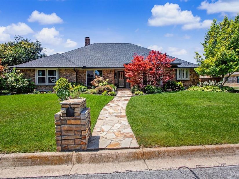 6717  River Bend Road , Fort Worth Texas 76132