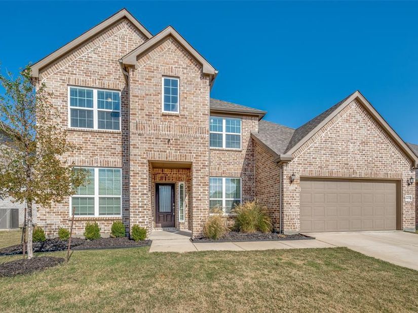 1609  Quentin Drive , Aubrey Texas 76227