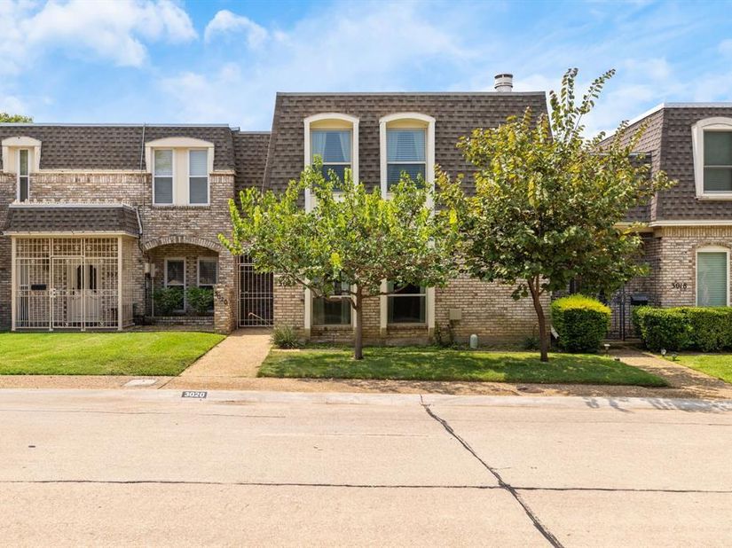 3020  Stonehenge Lane , Carrollton Texas 75006