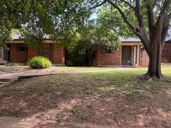 2123  Mistletoe Avenue 