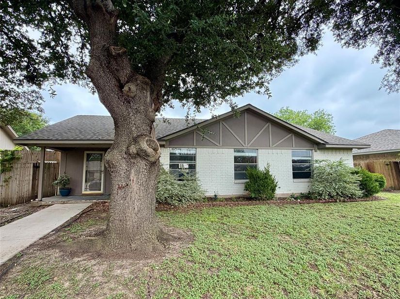 1808  Bolingbroke Place , Fort Worth Texas 76140