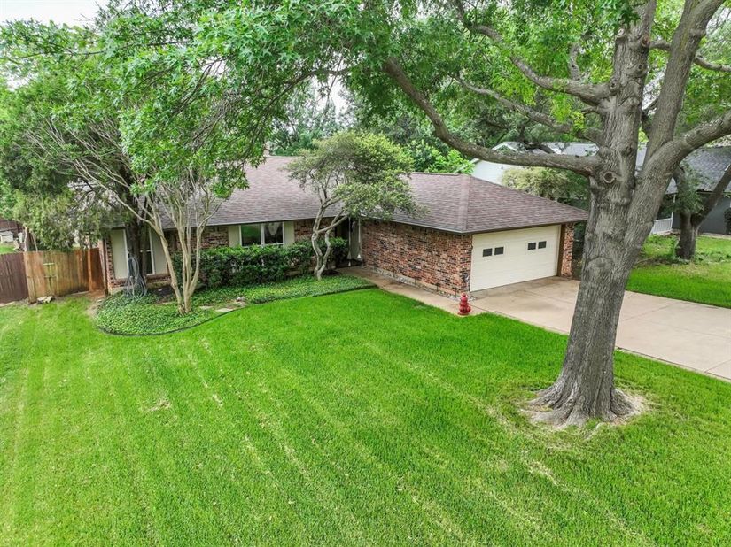 740  Montvale Drive , Mansfield Texas 76063