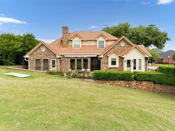 2929  Waterford Drive , Irving Texas 75063