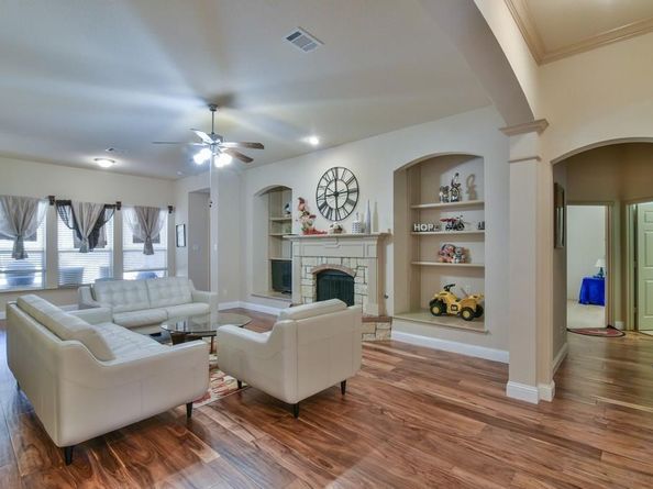 2705  Fox Creek Trail , Arlington Texas 76017