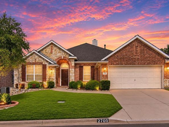2705  Fox Creek Trail , Arlington Texas 76017