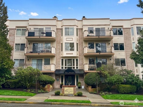 200 99th Avenue NE 16, Bellevue WA 98004