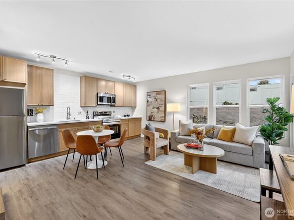 6547 42nd Avenue SW 303, Seattle WA 98136