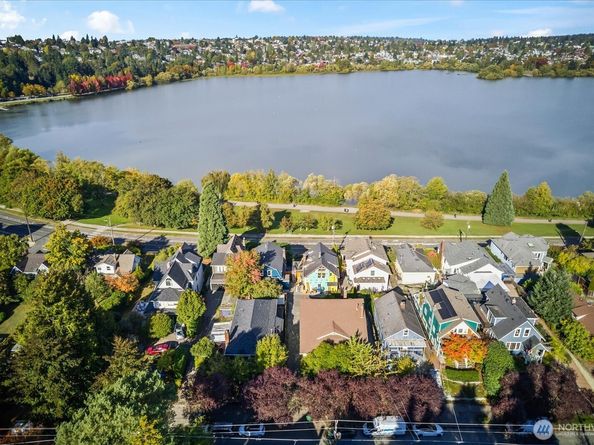 5833 Woodlawn Avenue N, Seattle WA 98103