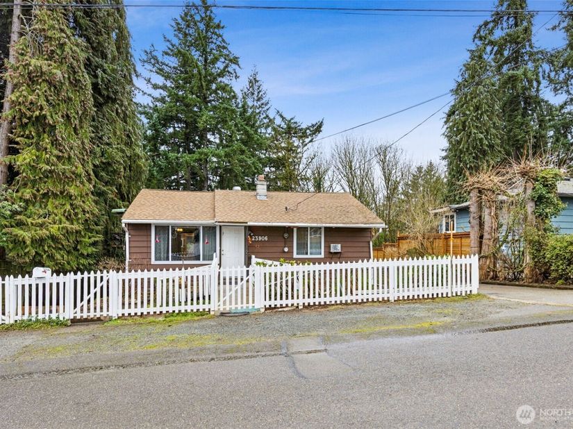 23906 60th Avenue W, Mountlake Terrace WA 98043
