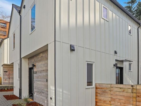 10344 Wallingford Avenue N, Seattle WA 98133